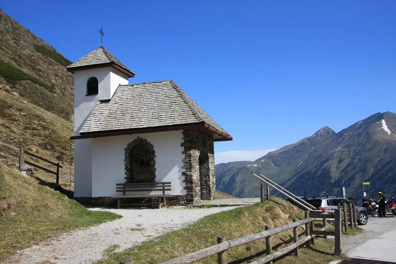 Repair of Roofing: Expert Guide to Fixes and Prevention